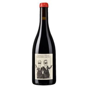 Man in Bret Vin de France vino rosso francese da Gamay